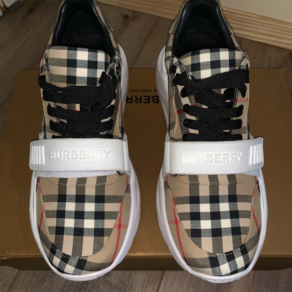 Burberry Sneakers - Picture 4 of 6